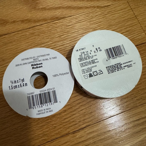 Baseball Keychains and Ribbon Set - Picture 2 of 3